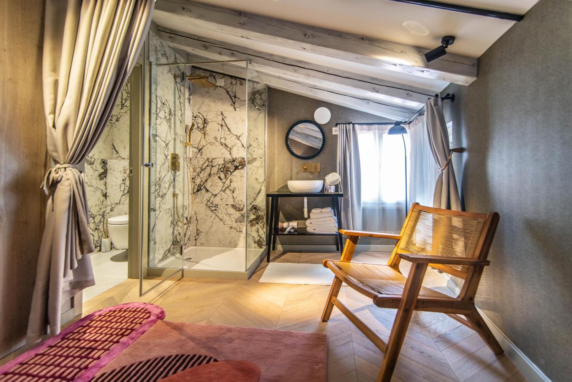 ホテル The Melegran ロヴィニ 部屋 写真